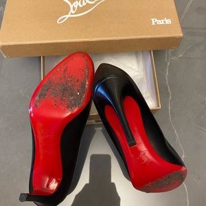 Louboutin black pump size 39.5 in good condition. Only worn about 8 times.